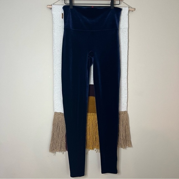 Spanx Navy Velvet Leggings Size Large - Picture 2 of 7